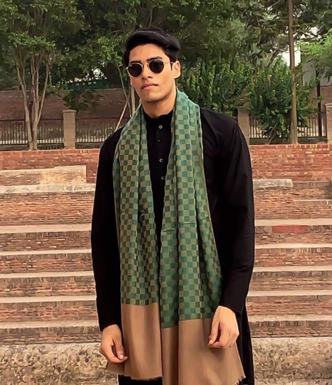 Pashtush India 70x200 Pashtush Men's Reversible Stole, checkered design Bottle Green