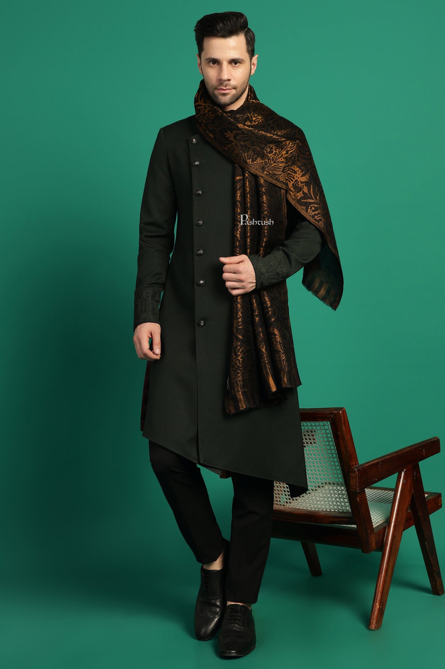 Pashtush India Mens Scarves Stoles and Mufflers Pashtush Mens Extra Fine Wool Stole, Paisley With Zari Design, Black