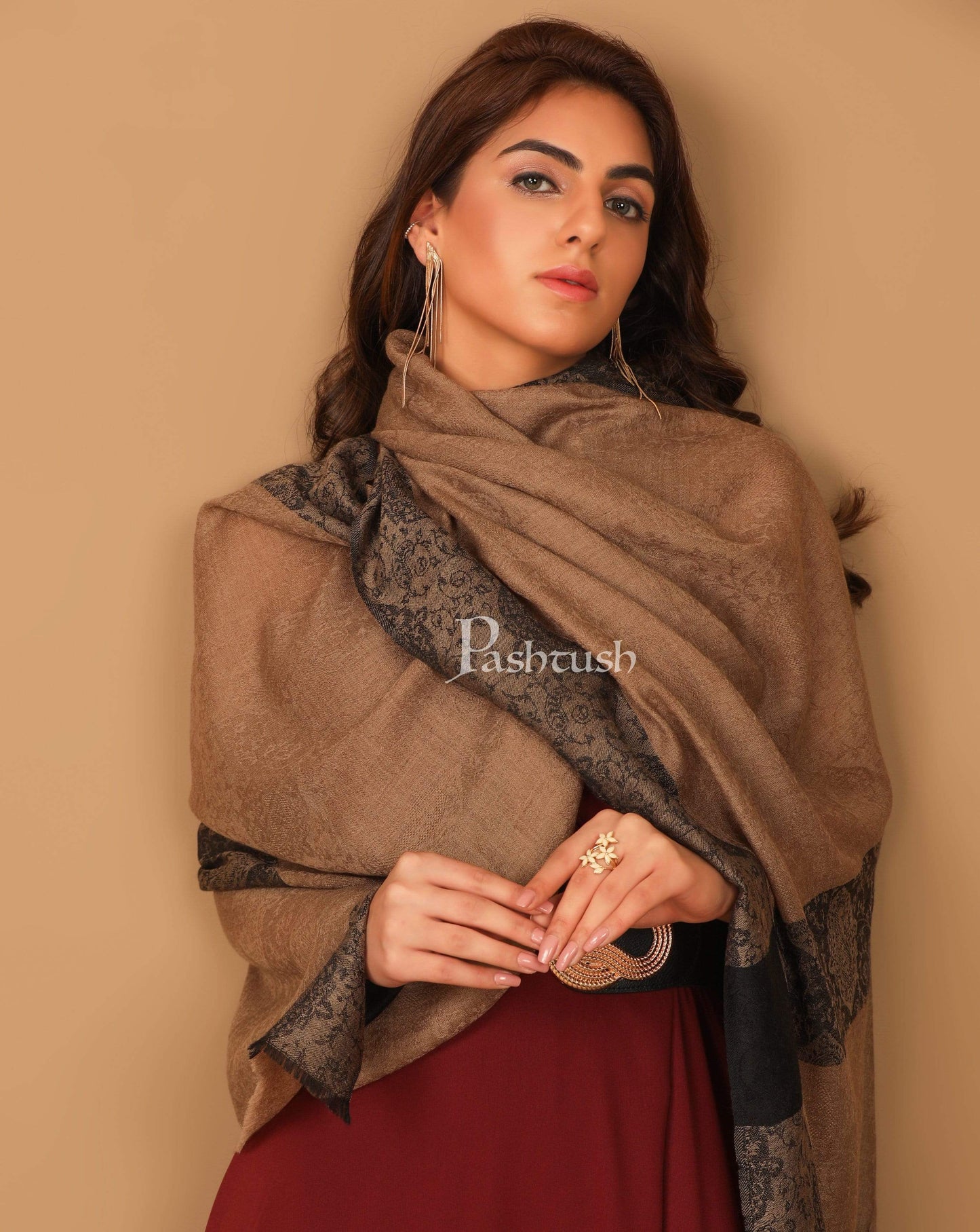Pashtush India 70x200 Pashtush Women's Reversible Stole, with Paiseley weave, Neutral Beige and Black