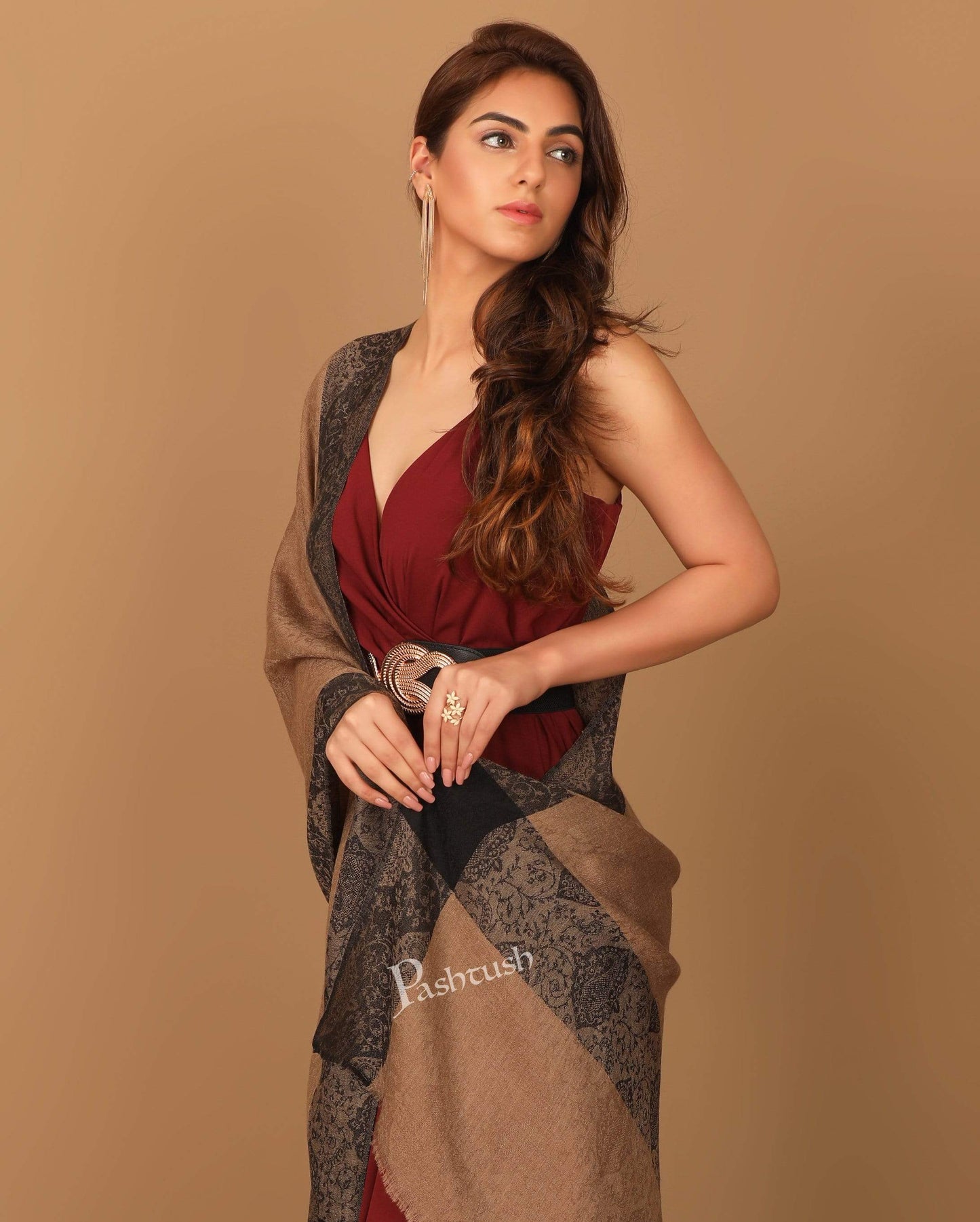 Pashtush India 70x200 Pashtush Women's Reversible Stole, with Paiseley weave, Neutral Beige and Black