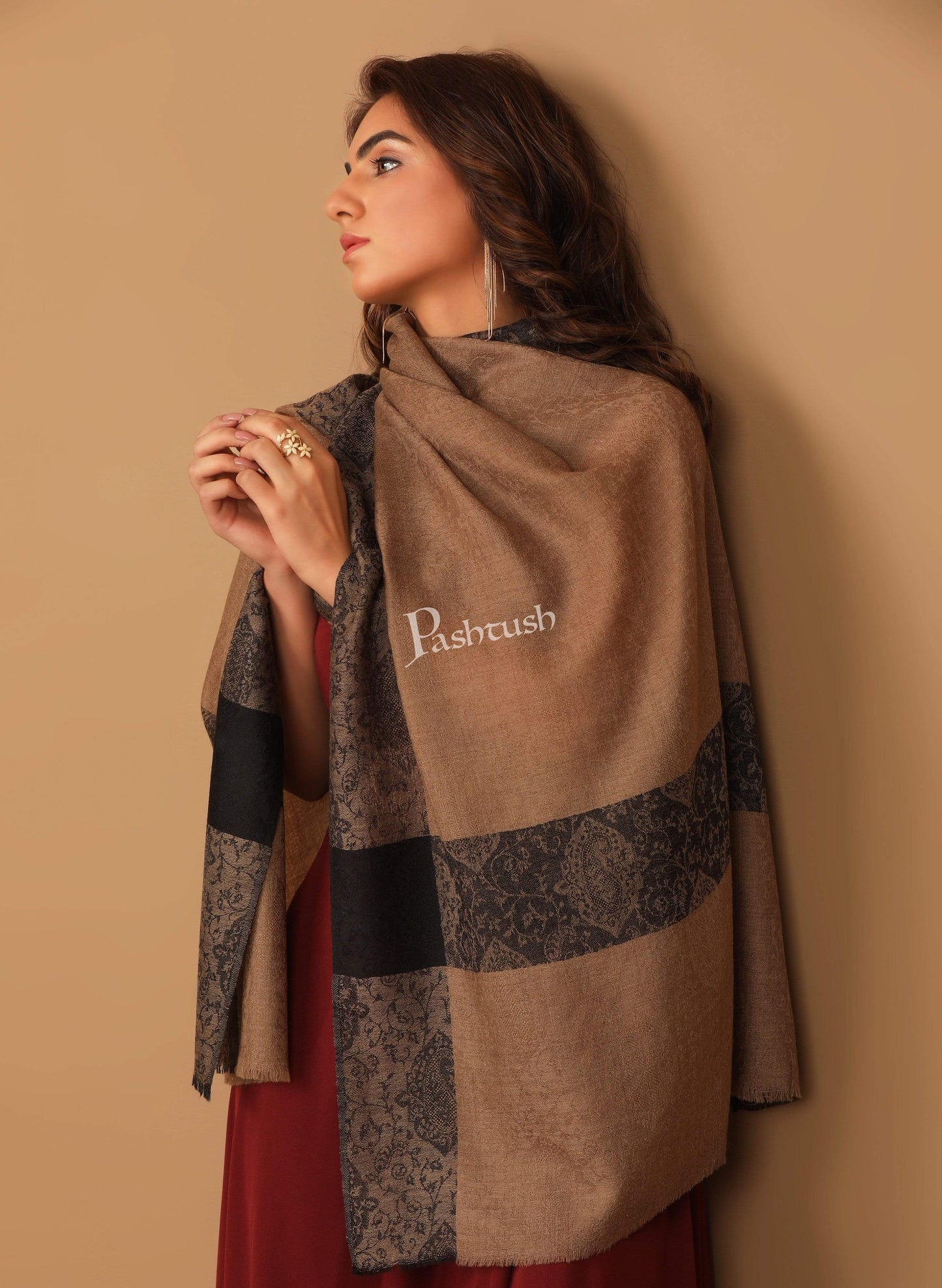 Pashtush India 70x200 Pashtush Women's Reversible Stole, with Paiseley weave, Neutral Beige and Black