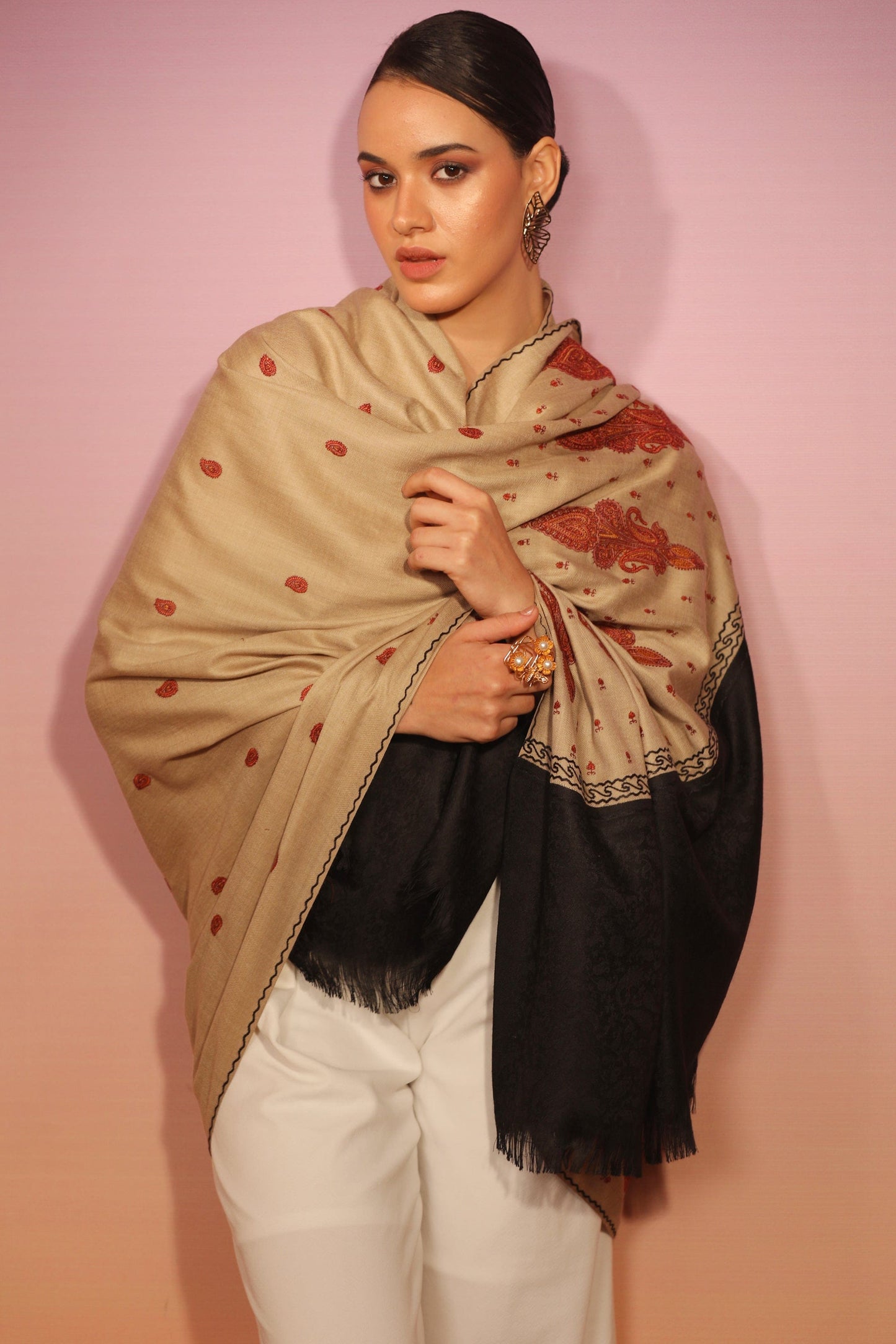 Pashtush womens Fine Wool shawl, pasiley design, Beige And Black