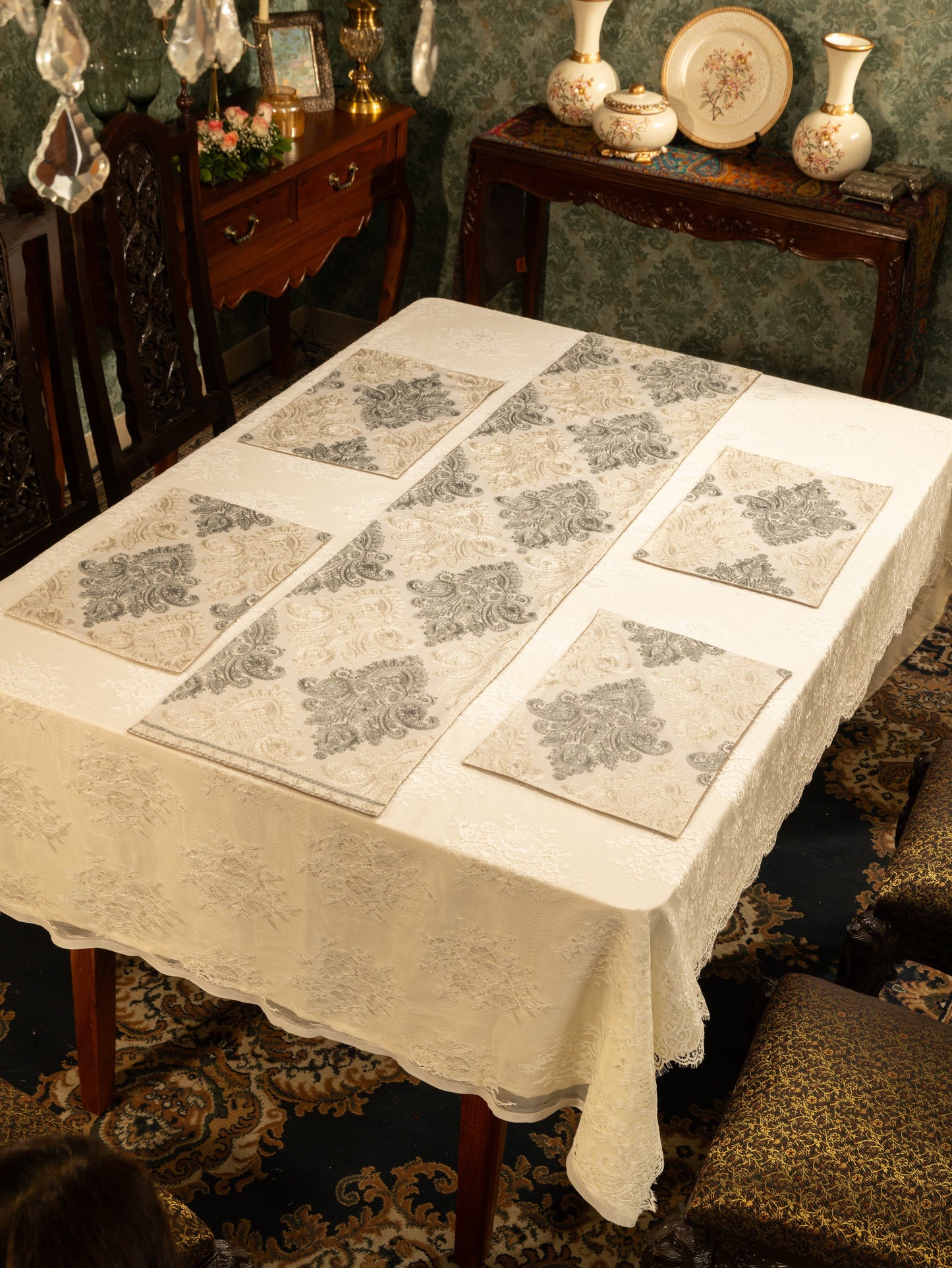 Pashtush India Gift Pack Pashtush Luxury Table Runner with Mats Set, Twilight Collection, Ivory