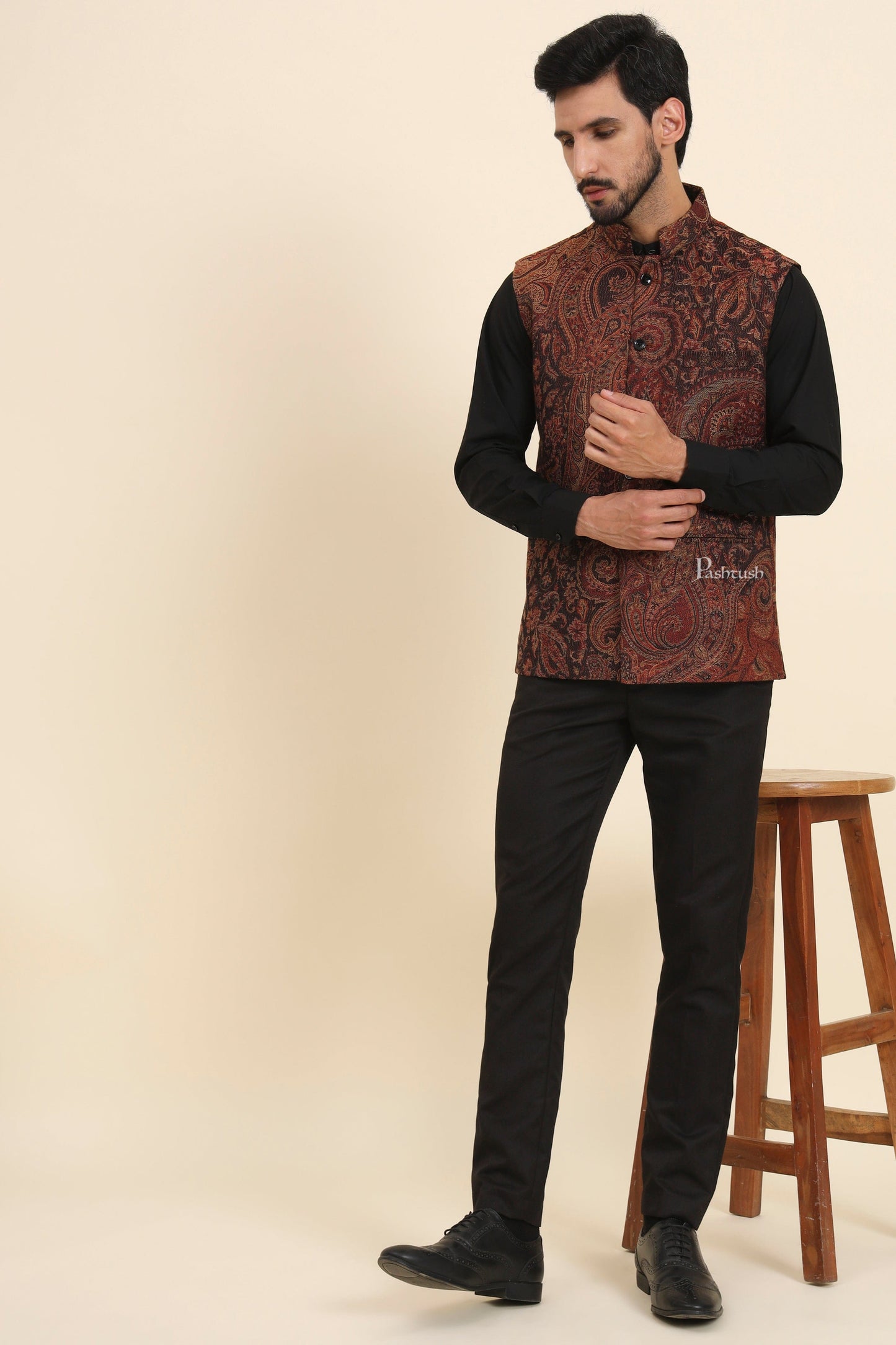 Pashtush India Coats & Jackets Pashtush Mens Woven Jacquard Structured Waistcoat, Slim Fit