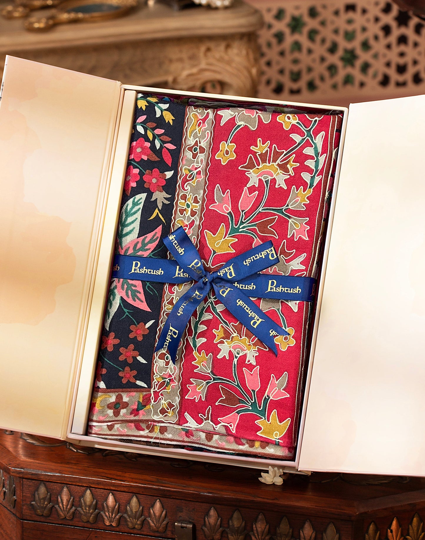 Pashtush India Gift Pack Pashtush Womens Extra Fine Wool Stole, Hand Print Nalki Embroidery  Design, Black