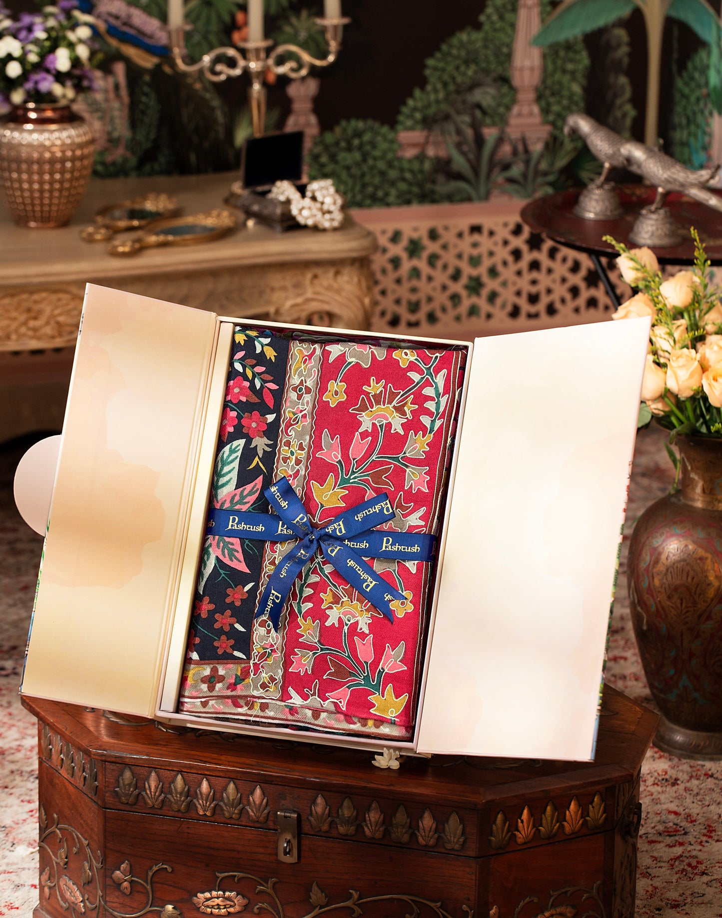 Pashtush India Gift Pack Pashtush Womens Extra Fine Wool Stole, Hand Print Nalki Embroidery  Design, Black