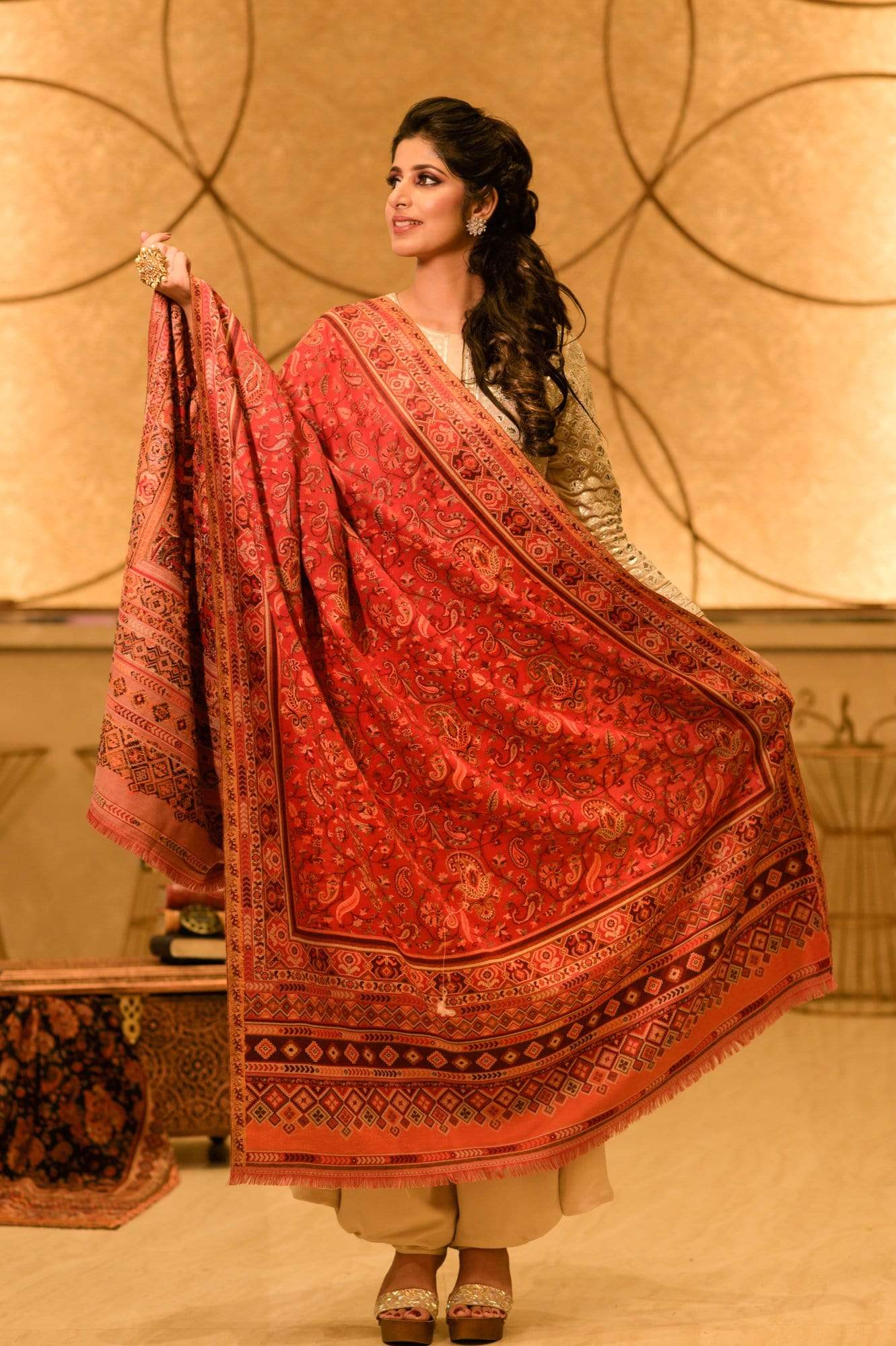 Pashtush Womens Aztec Jamawar Shawl, Red