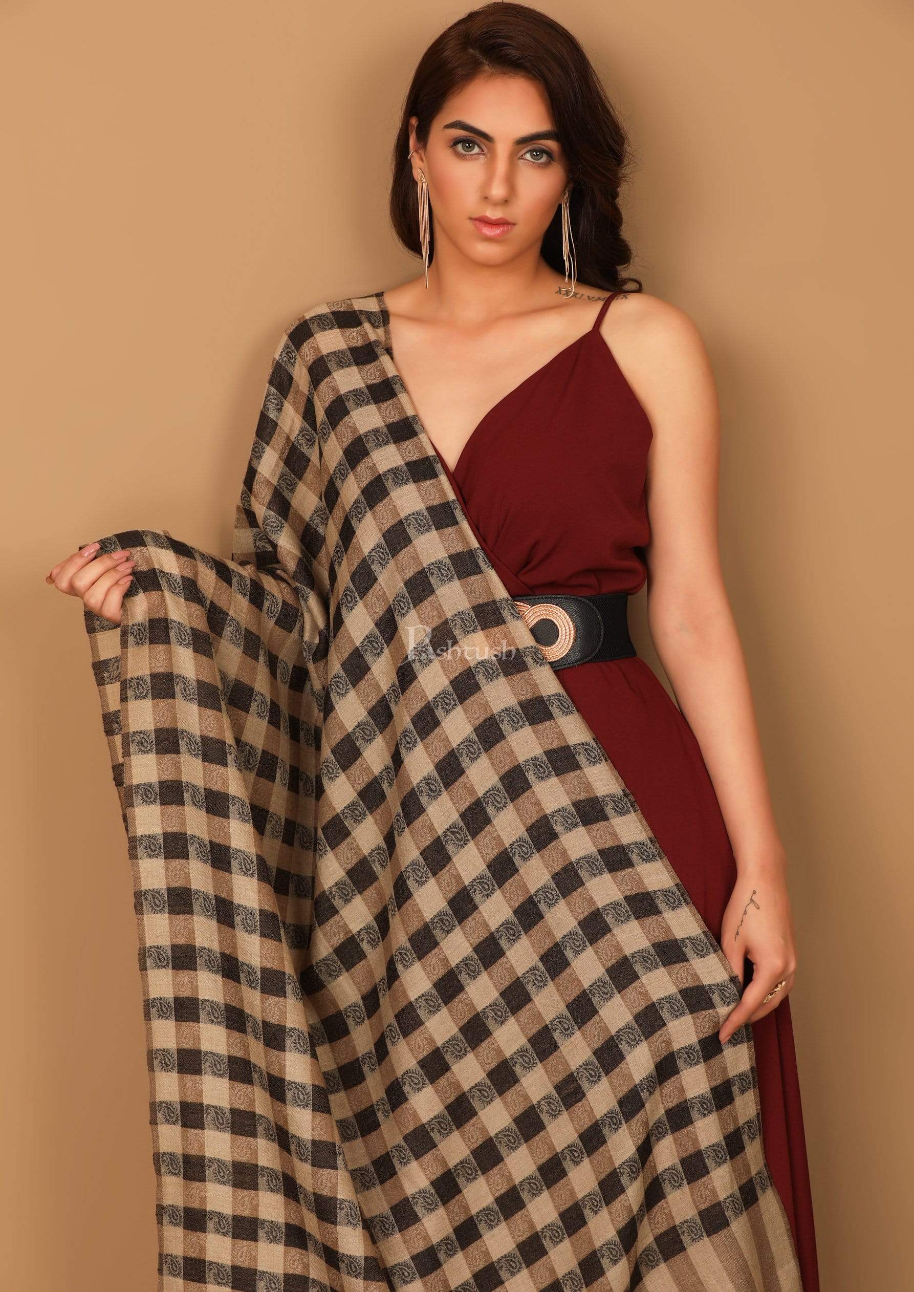 Pashtush India Stole Pashtush Womens Luxury Wool Checkered Scarf,  Reversible, Extra-Fine, Black and Beige